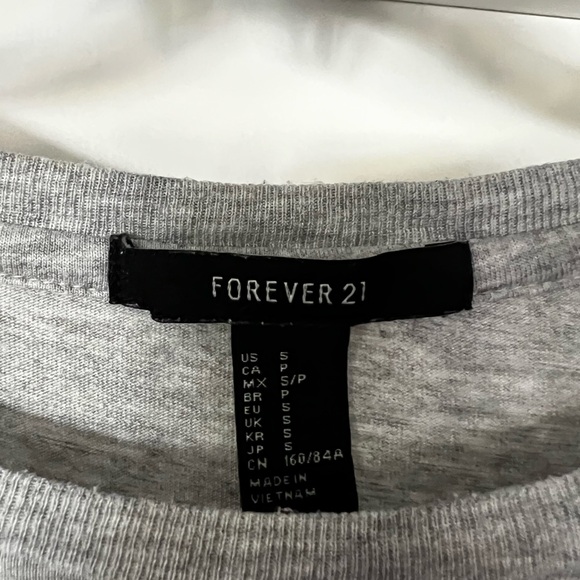 CLEARANCE Women’s Small Gray NYC Graphic T-Shirt - Picture 2 of 4